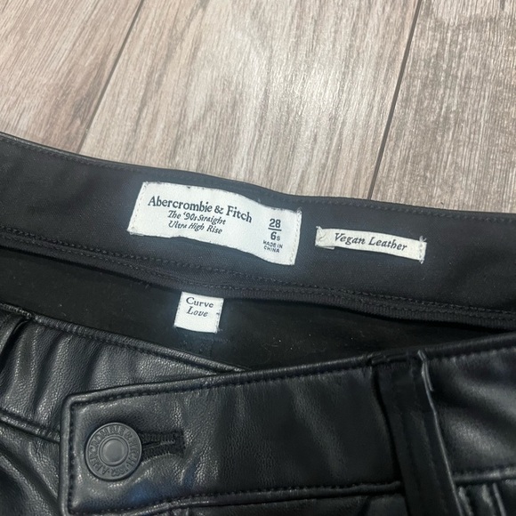 Abercrombie and Fitch The 90s Straight Ultra High Rise Vegan Leather Pants - Picture 8 of 13